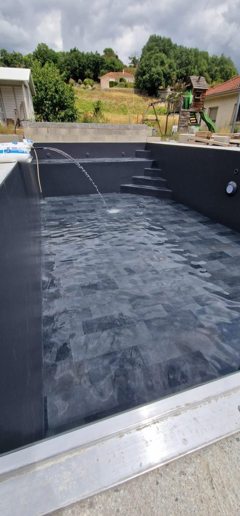 Remplissage PVC Ardoise Noire Mise en