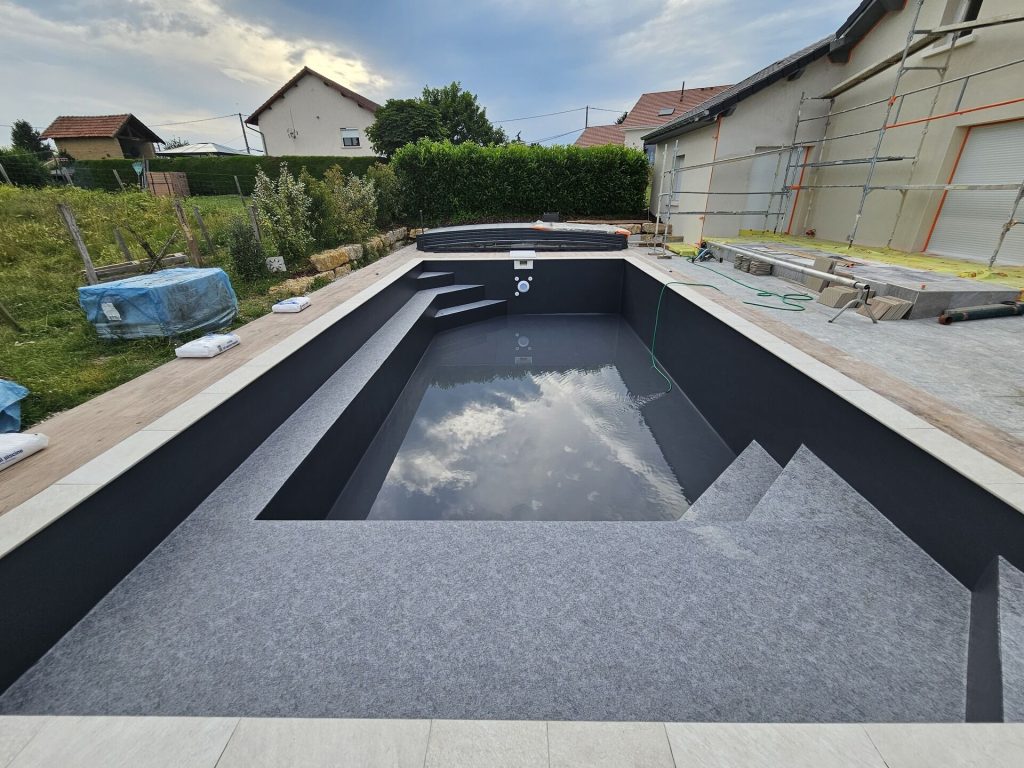 Revêtement Piscine Texture Pierre Détail d'un revêtement de piscine texturé aspect